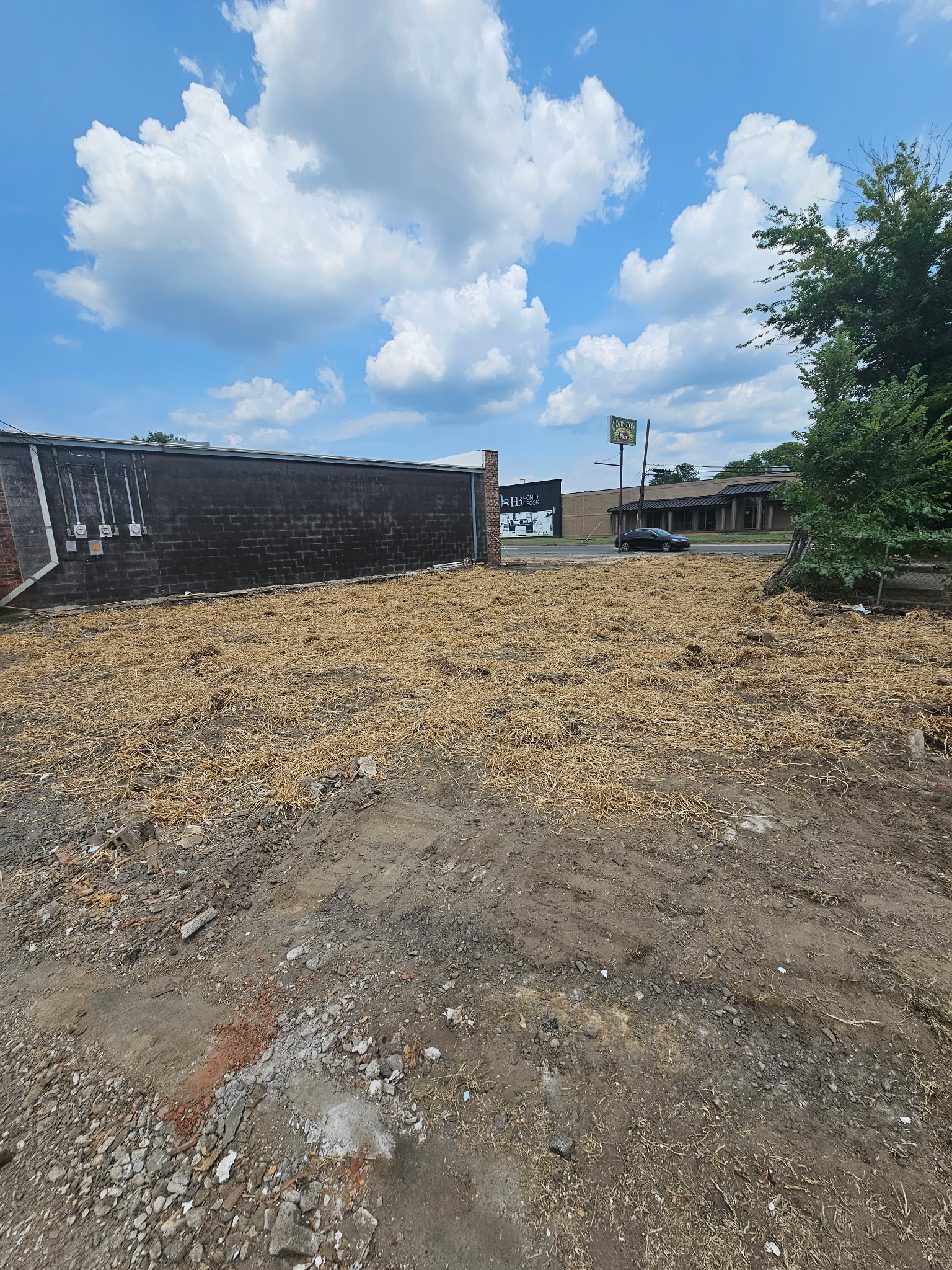 Later open ground at Tract 21X-2 from the wider site view.